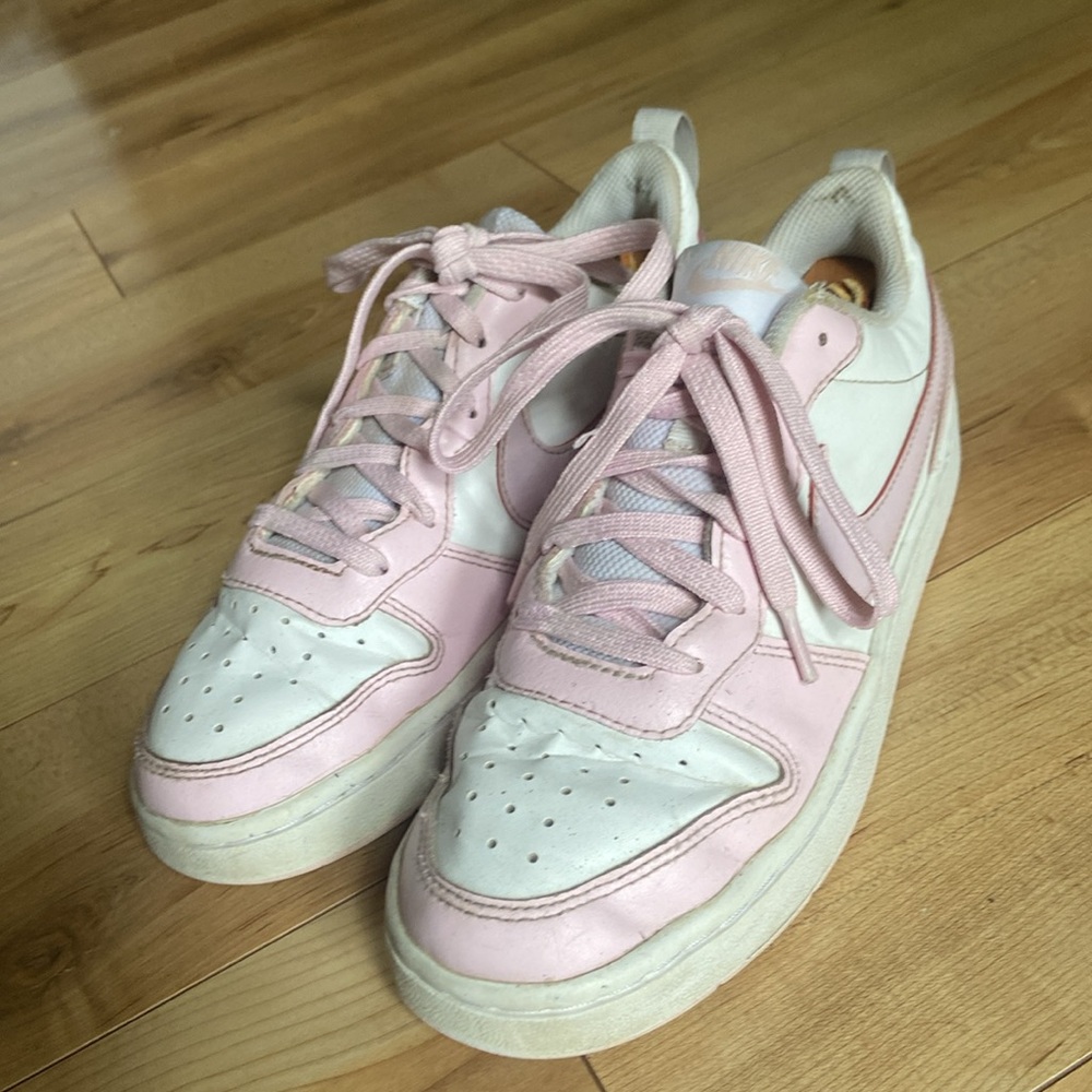 Pink Nike Used Youth Size 6 💗